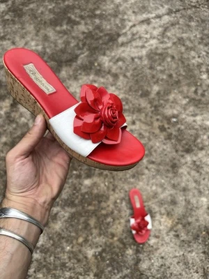 Sandalias Brighton Helena Cuero Rojo Blanco Flor Corcho Cuña Slides 8 Femeninas Foto 1 de 4