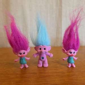 3 muñecas Troll rosa pequeñas Hasbro y DWA - Imagen 1 de 11
