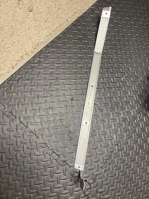 Camión Ford F100 1967 LH placa de desgaste del umbral lateral del conductor 1968 1969 1970 1971 72 nuevo de caja Foto 1 de 4