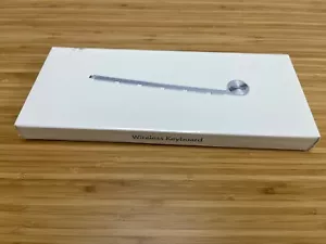 Apple MB167LL/A White Bluetooth Ultra-Thin Keyboard, No. A1255, RARE, NEW IN BOX - Picture 1 of 5