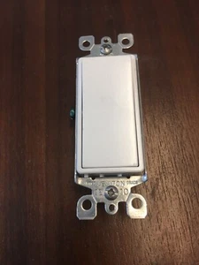 Interruptor silencioso de CA Leviton DECORA Rocker de tres vías BLANCO 5603-2W 1 PIEZA - Imagen 1 de 3