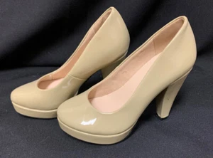 Cinderella of Boston Shasta Taupe Pump Patent Leather Sz 2M New - Picture 1 of 5