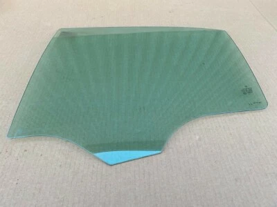 Mercedes Benz C63 AMG W204 2013 puerta ventana cristal trasero LHS Foto 1 de 4