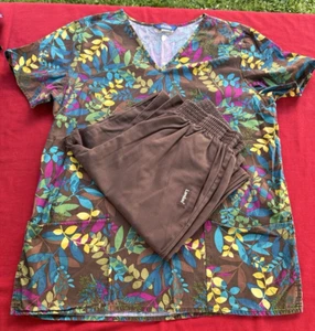 Women’s Scrub Set Excellent Condition Size Small - Picture 1 of 13