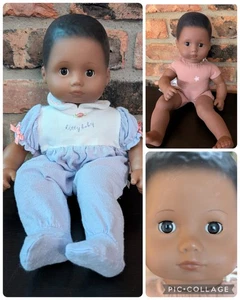 Muñeca American Girl Bitty Baby pelo negro y ojos marrones + traje púrpura de una pieza - Imagen 1 de 12