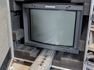 Sony BVM-14H1E CRT TV Monitor with Flight Case & BKM Controller #2 - Picture 1 of 7