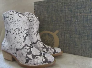 BORN F71681 Wynd White Snakeskin Full Grain Leather Boots Shoes US 8.5 EU 40 NWB - Picture 1 of 9