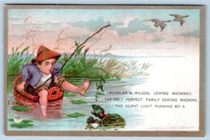 MÁQUINAS DE COSER WHEELER & WILSON 1881*NIÑO PESCANDO EN BAÑERA DE MADERA*TORTUGA - Imagen 1 de 2