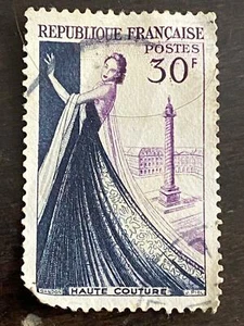 Francobollo vintage Francia 1953 Haute Couture Republioue Francalse Postes 30F PARIGI - Foto 1 di 4