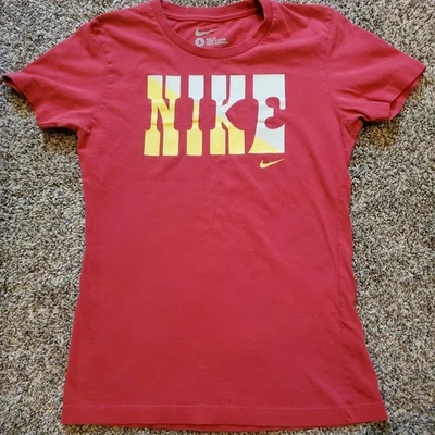 NIKE Mujer Pequeña 4-6 Calce Ajustado Retro Doble Color Gráfico Estampado Logo Camiseta Rosa  Foto 1 de 4