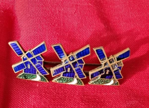 Dutch Enamel Windmill Brooch - Picture 1 of 3