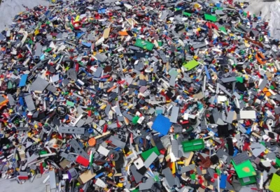 Amazing Random Assortment of Mixed Authentic Legos (5 Pounds +). - Image 1 of 4