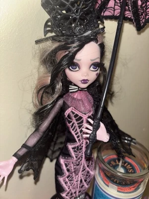 2015 Collecter Draculaura monster high doll - Image 1 of 4