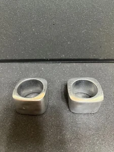 PAAR KERAMIKSCHEUNE ALUMINIUM QUADRATISCHE SERVIETTENHALTERRINGE - Bild 1 von 4