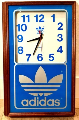 Reloj grande de cuarzo Adidas vintage años 80 con logotipo del trébol azul tienda. 22" x 14" Foto 1 de 4