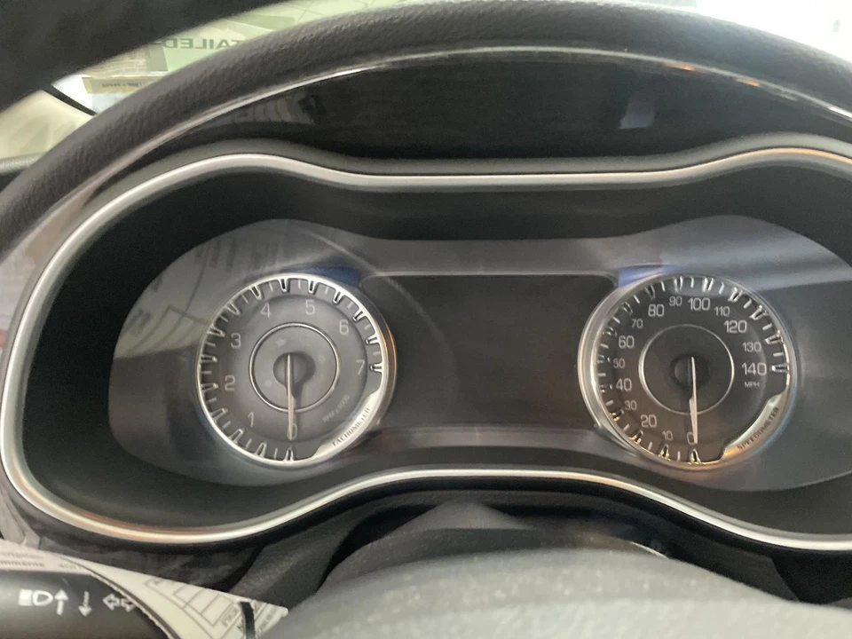 Medidor de velocímetro usado se adapta a: Chrysler 200 Cluster 2015 SDN C 3,6 L 140 MPH 7`` di Foto 1 de 4