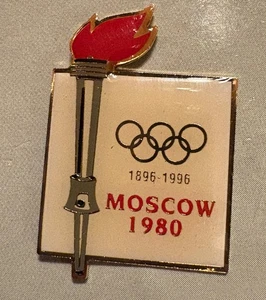 MOSCOW 1980 OLYMPIC TORCH PIN - Picture 1 of 1