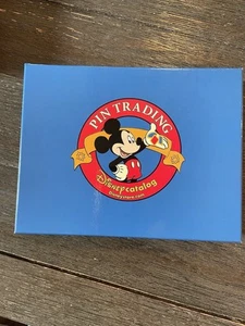 Disney Pins PP10305 Disney Catalog Mickey & Friends I Love Pin Trading Boxed - Picture 1 of 23