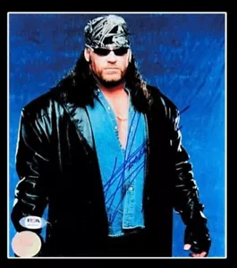 WWE THE UNDERTAKER HAND SIGNED AUTOGRAPHED 8X10 PHOTO WITH PSA DNA COA RARE RIP - Picture 1 of 2