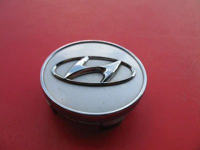 HYUNDAI SONATA AZERA KONA (1) WHEEL RIM HUB CAP HUBCAP CENTER COVER PLUG #4000 - Image 1 of 2