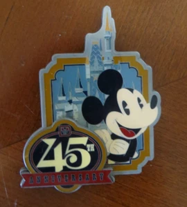 Imán de 45 aniversario de Mickey Mouse Disney World - Imagen 1 de 2