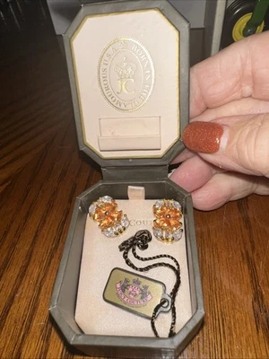 JUICY COUTURE gold Flower cluster EARRINGS That Are Gorgeous!!! - Image 1 of 4