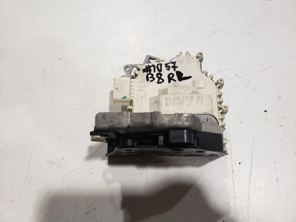 Actuador de cerradura de puerta trasera derecha - Audi A4 B8 Quattro S-Line 2011 - OEM 8K0839015D Foto 1 de 4