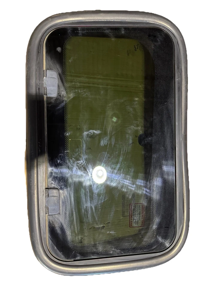 VENTANA INFERIOR TRASERA IZQUIERDA VOLVO VNL 860 Foto 1 de 3