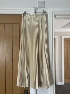 Closet Cream Long Pleated Skirt Size 8 - Picture 1 of 2