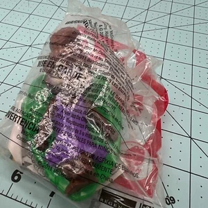 2011 McDonalds Happy Meal Toy Alvin And The Chipmunks Chipwrecked #4 Jeanette - Picture 1 of 4