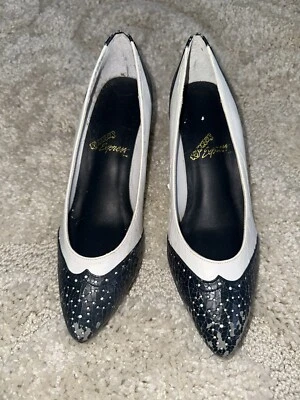 1980s/90s Vintage Navy Blue & White Tuxedo Leather Kitten Heels | Size 6 1/2 B - Image 1 of 2