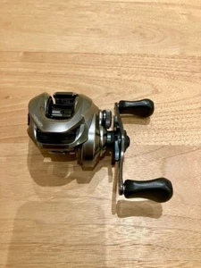Carrete de pesca Baitcasting 17 CHRONARCH MGL 151 relación de engranaje izquierdo 6,2:1 usado - Imagen 1 de 8
