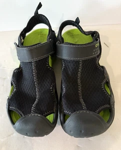 Crocs Mens SIZE 10 Swiftwater Fisherman Deck Sandal Shoe Black/Green 15041 EUC - Picture 1 of 8