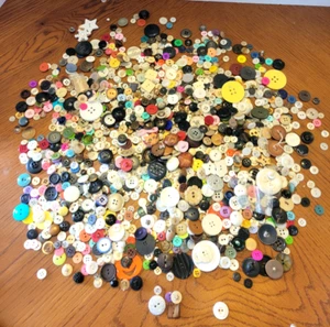 2 Lbs #2 Antique Vintage Buttons Arts & Crafts Sewing Shell, Bakelite, celluloid - Picture 1 of 11