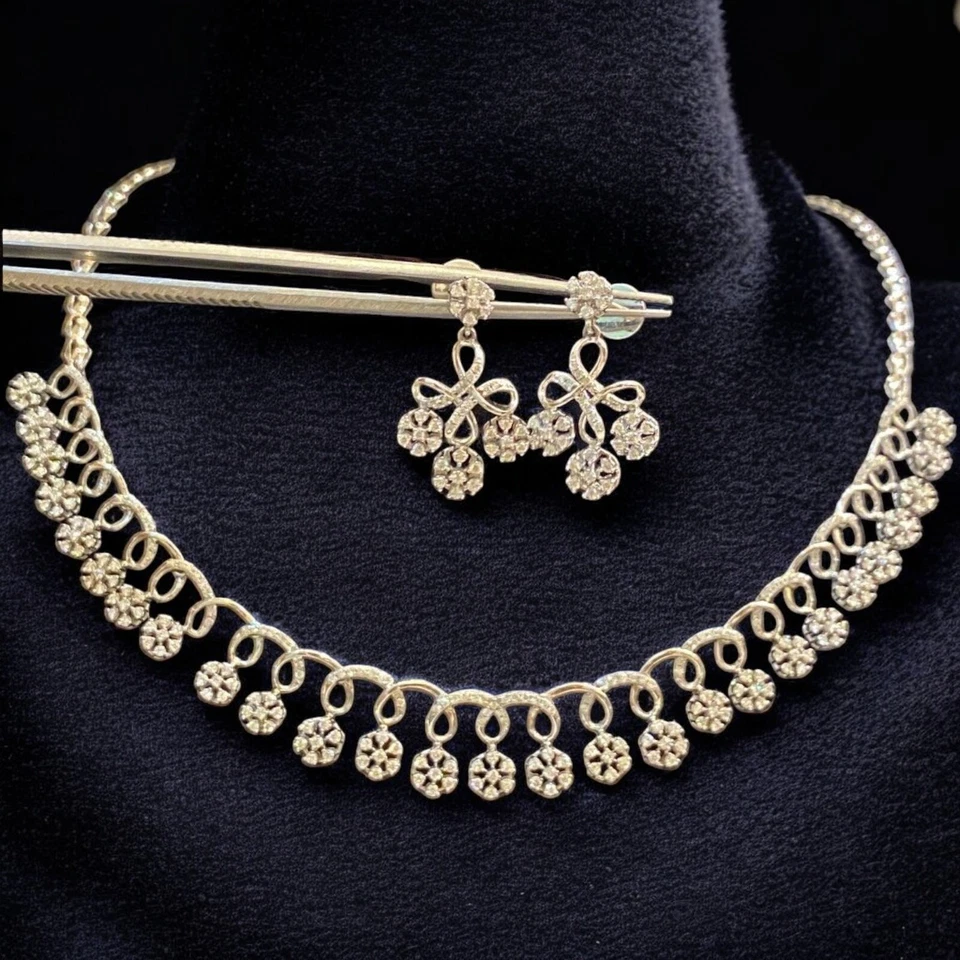 Elegante conjunto de aretes collar diamantes corte brillante redondo de 2,25 quilates oro 14K Foto 1 de 4
