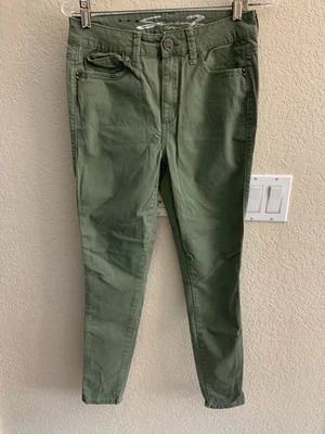 Calça skinny cintura alta Seven Olive tamanho 6 - Imagem 1 de 4