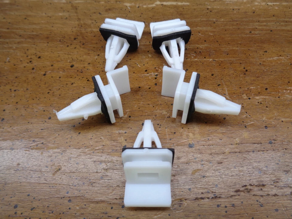 HONDA CIVIC (1990 1991-92-93-94-95-96~97~98-99 2010) CLIPES DE PAINEL LATERAL NOVOS 20 PK! - Imagem 1 de 1