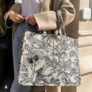 H&M Big Tote Jacquard Bag Blogger’s Favorite - Picture 1 of 12