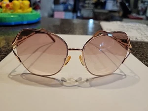 Gafas de sol hexagonales Tahari marco de alambre usadas - Imagen 1 de 8