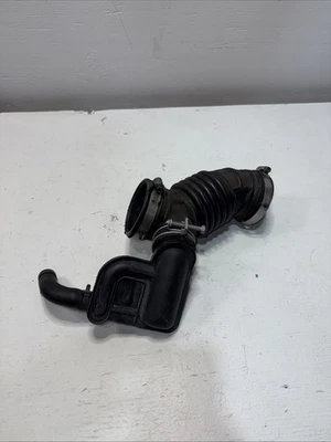 Tubo de manguera de conducto de admisión de filtro de aire Nissan NV200 2013-2021 OEM C7079-041-5610 Foto 1 de 4