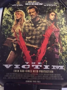 Póster "Víctima" firmado por Michael Biehn, Jennifer Blanc y Danielle Harris  - Imagen 1 de 4