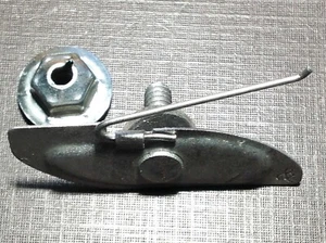 1pc NORS fender quarter moulding clip neoprene sealer nut 1-1/8" to 1-1/2" Chevy - Foto 1 di 6