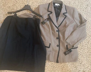 Le Suit 2-PIECE PRINT JACKET & SKIRT SUITE PLUS SIZE 18W Black/tan - Picture 1 of 9