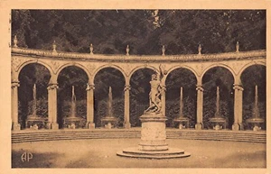 C023 France, Versailles le Chateau la Colonnade vintage postcard - Picture 1 of 2