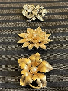 Superb Lot Of 3 Vintage Gold Tone Leaf Brooches Pins Faux Pearls Rhinestones - Picture 1 of 4