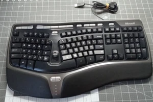 Microsoft Natural Ergonomic Wired Keyboard 4000 v1.0 KU-0462 Home Office Desktop - Picture 1 of 5