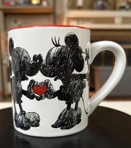 Tasse céramique coeur Disney Mickey et Minnie Mouse - Photo 1/4