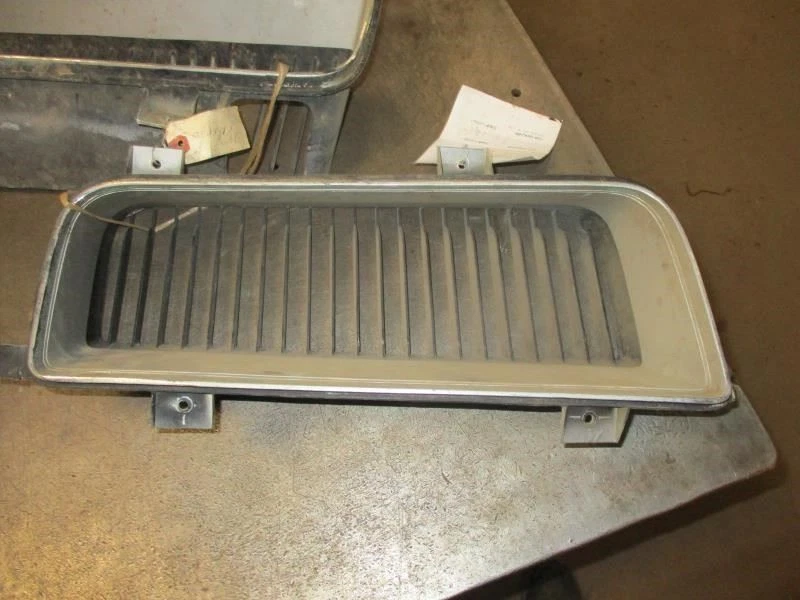 Passenger Right Grille Excluding Formula Fits 74 FIREBIRD 125216 Foto 1 de 2