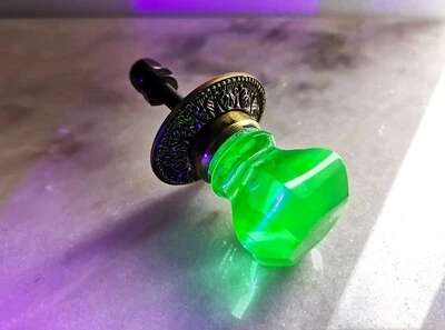 POIGNÉE Bouton de TIROIR / PORTE en VERRE / cristal VERT d'URANIUM - 35 / 42mm - Photo 1/4