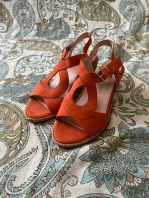 Sandalia de cuña de gamuza Taryn Rose Marianna (talla 7 M) naranja EXCELENTE Foto 1 de 4